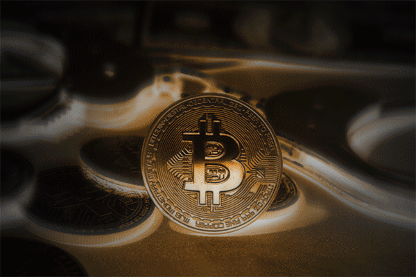 Vitalik于4小时前出售DHN和LEDOG换得约11万枚USDC
